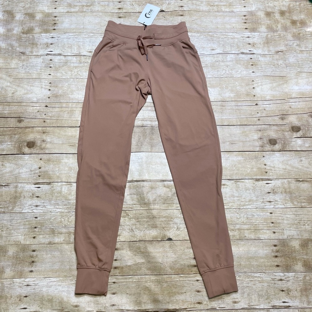 Zyia NWT Camel Ascend Jogger Pants